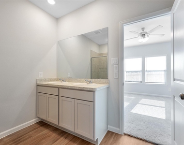 16632 Aurora Street - Photo Thumbnail 14