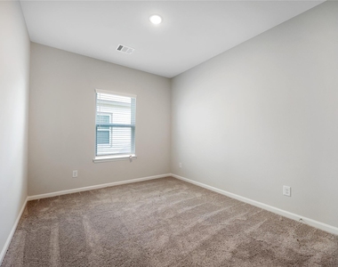 16632 Aurora Street - Photo Thumbnail 15