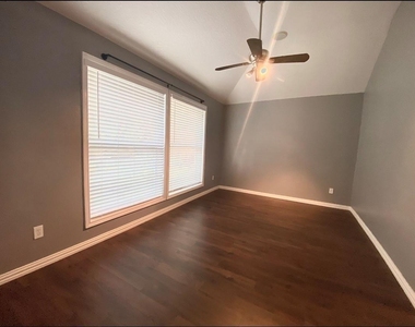 18011 Pelican Way Road - Photo Thumbnail 2