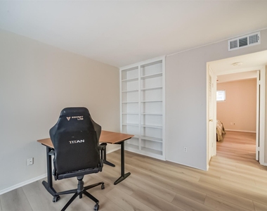6410 Del Monte Drive - Photo Thumbnail 21