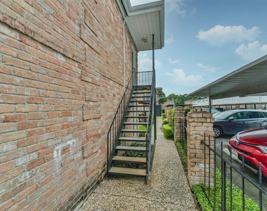 6410 Del Monte Drive - Photo Thumbnail 2