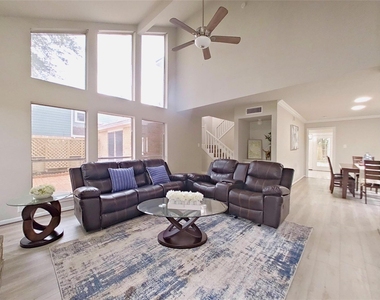 20206 Lake Sherwood Drive - Photo Thumbnail 5