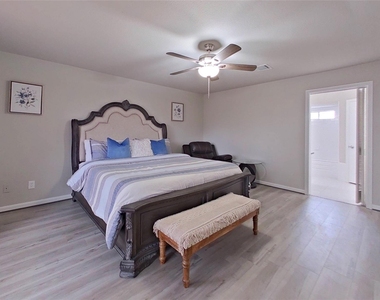 20206 Lake Sherwood Drive - Photo Thumbnail 1