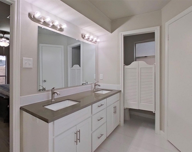 20206 Lake Sherwood Drive - Photo Thumbnail 10