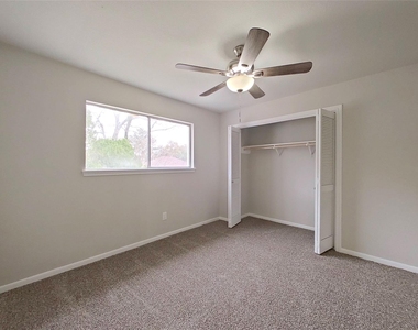 20206 Lake Sherwood Drive - Photo Thumbnail 6