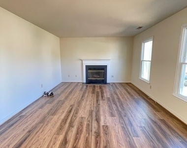 2508 Sutton Place - Photo Thumbnail 3