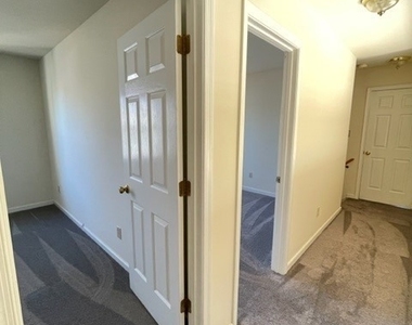 2508 Sutton Place - Photo Thumbnail 13