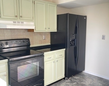 2508 Sutton Place - Photo Thumbnail 7
