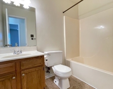 2508 Sutton Place - Photo Thumbnail 15