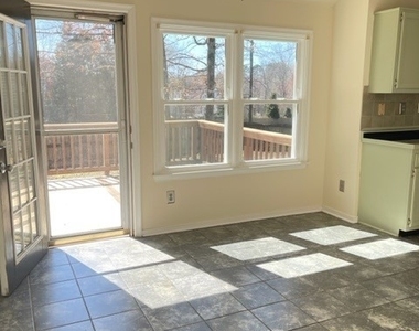 2508 Sutton Place - Photo Thumbnail 8
