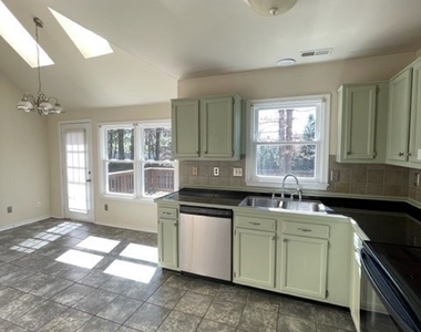 2508 Sutton Place - Photo Thumbnail 6