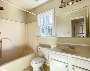 2508 Sutton Place - Photo Thumbnail 9