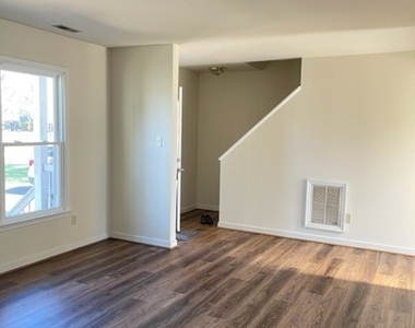 2508 Sutton Place - Photo Thumbnail 4