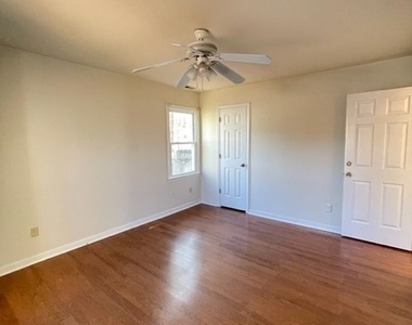 2508 Sutton Place - Photo Thumbnail 11