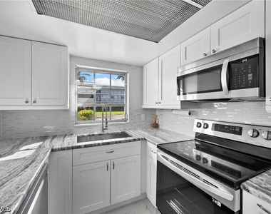 666 3rd Street S - Photo Thumbnail 5