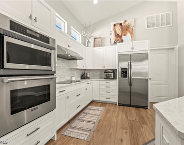 1015 Tivoli Lane - Photo Thumbnail 8
