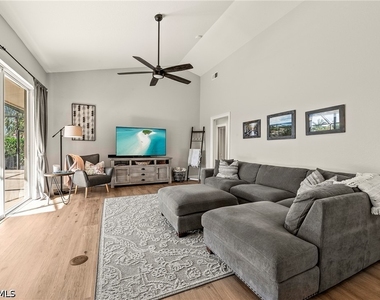 1015 Tivoli Lane - Photo Thumbnail 11