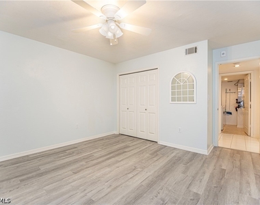 290 Naples Cove Drive - Photo Thumbnail 10