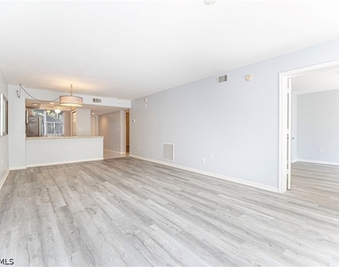290 Naples Cove Drive - Photo Thumbnail 4