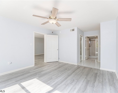 290 Naples Cove Drive - Photo Thumbnail 8