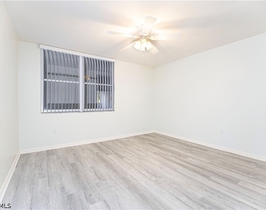 290 Naples Cove Drive - Photo Thumbnail 5