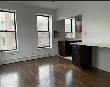2nd Avenue - Photo Thumbnail 4