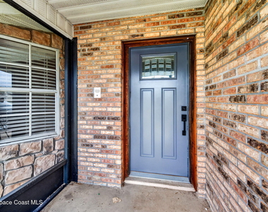 377 Emerson Drive Nw - Photo Thumbnail 1