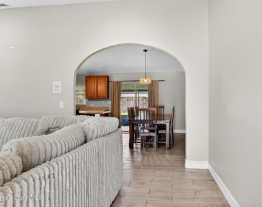 377 Emerson Drive Nw - Photo Thumbnail 2