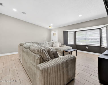 377 Emerson Drive Nw - Photo Thumbnail 4