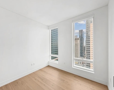 West 43rd Street - Photo Thumbnail 6