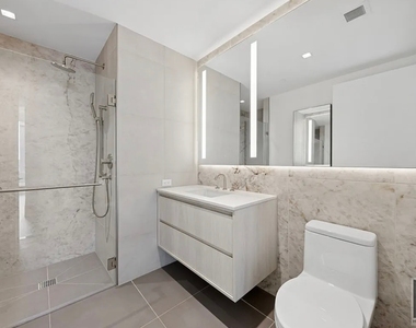 West 43rd Street - Photo Thumbnail 9