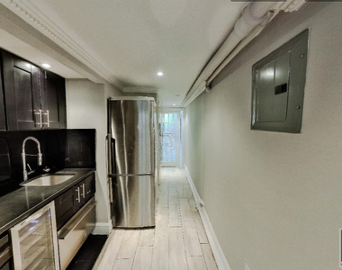 West 53rd Street - Photo Thumbnail 1