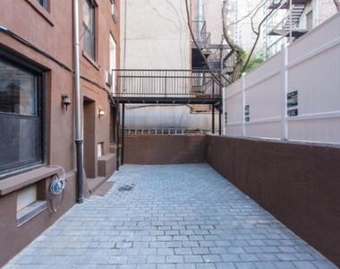 East 11th Street - Photo Thumbnail 5