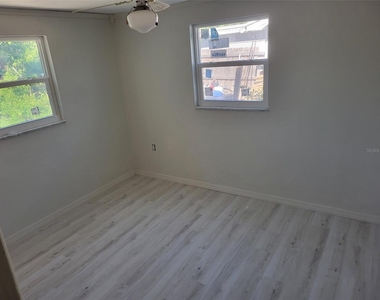 3433 Atlantis Drive - Photo Thumbnail 4
