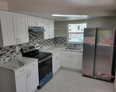 3433 Atlantis Drive - Photo Thumbnail 2