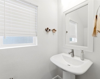 28905 Orange Berry Drive - Photo Thumbnail 25