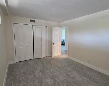 2618 Cove Cay Drive - Photo Thumbnail 7