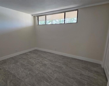 2618 Cove Cay Drive - Photo Thumbnail 14