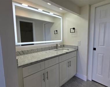 2618 Cove Cay Drive - Photo Thumbnail 18