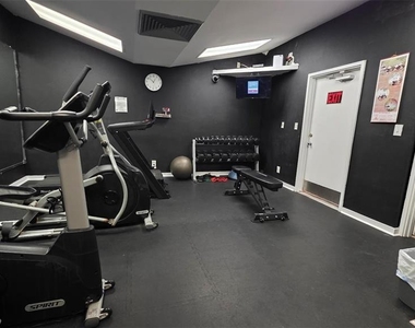 2618 Cove Cay Drive - Photo Thumbnail 12