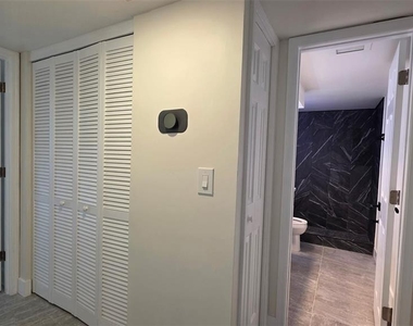 2618 Cove Cay Drive - Photo Thumbnail 17