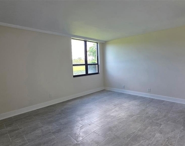 2618 Cove Cay Drive - Photo Thumbnail 16