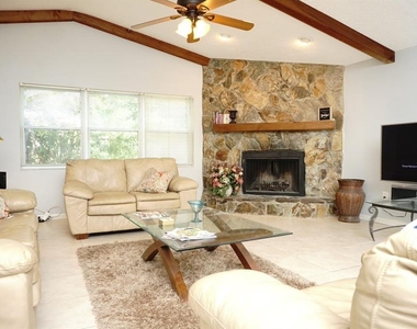3139 Carlos Drive - Photo Thumbnail 4