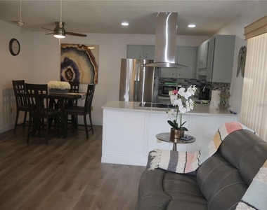 6165 Chesham Drive - Photo Thumbnail 10