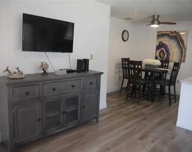 6165 Chesham Drive - Photo Thumbnail 8