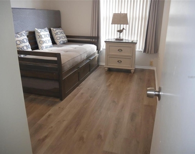 6165 Chesham Drive - Photo Thumbnail 21