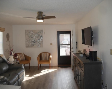 6165 Chesham Drive - Photo Thumbnail 3