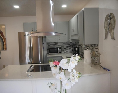 6165 Chesham Drive - Photo Thumbnail 7