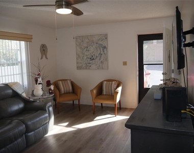 6165 Chesham Drive - Photo Thumbnail 2
