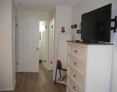 6165 Chesham Drive - Photo Thumbnail 23